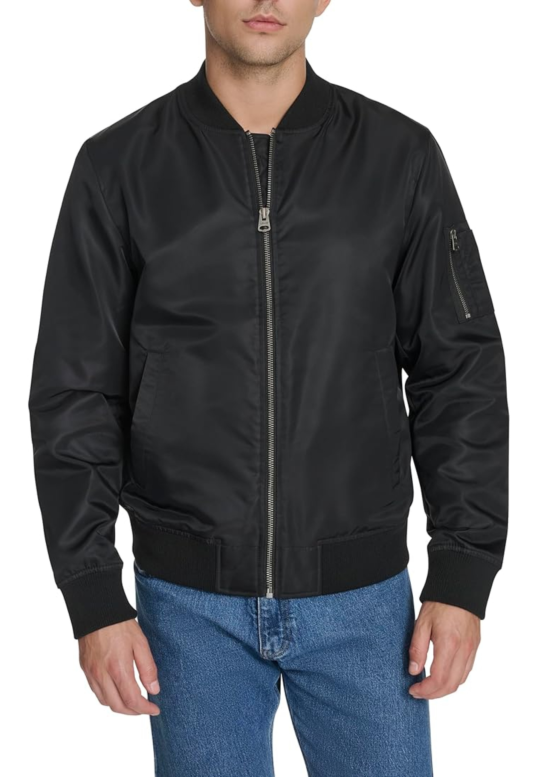Мужской бомбер Levi's MA-1 Flight Satin Unfilled Black Classic в уличном образе