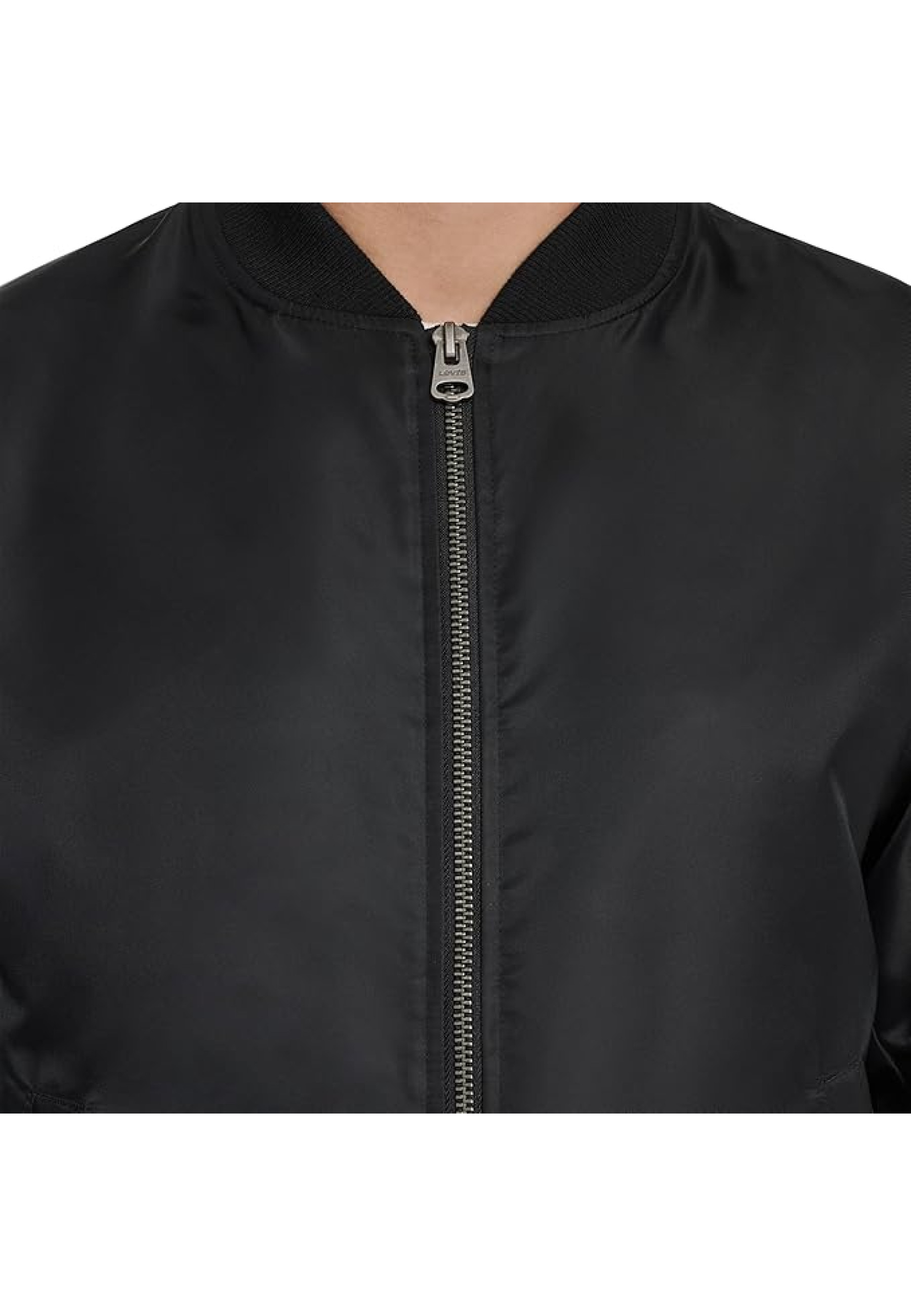 Мужской бомбер Levi's MA-1 Flight Satin Unfilled Black Classic в уличном образе