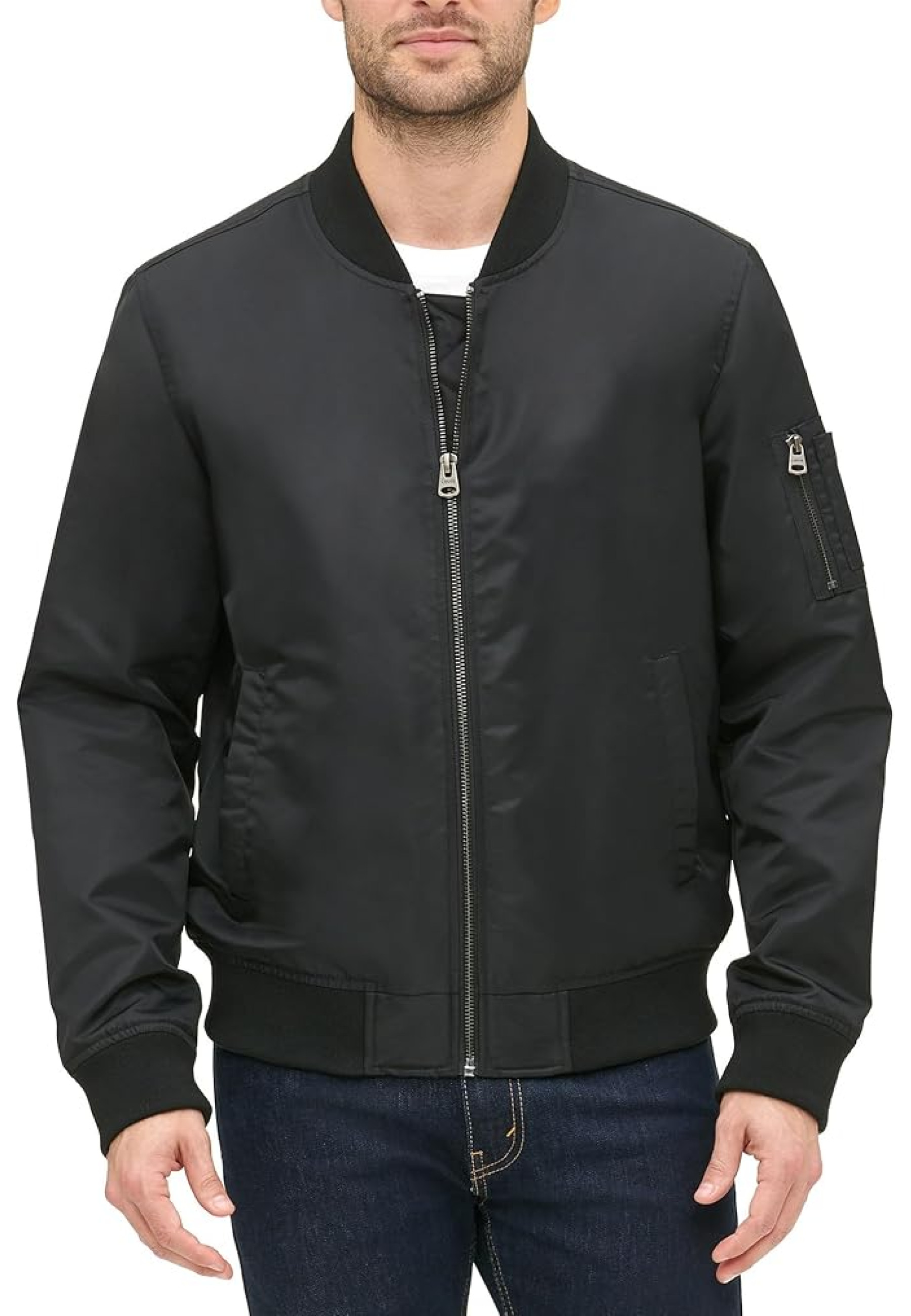 Чоловічий бомбер Levi's MA-1 Flight Satin Black Classic у міському образі