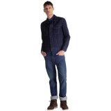 Чоловік у куртці Levi's Trucker Jacket Rinse Dark Wash з джинсами Levi's 550