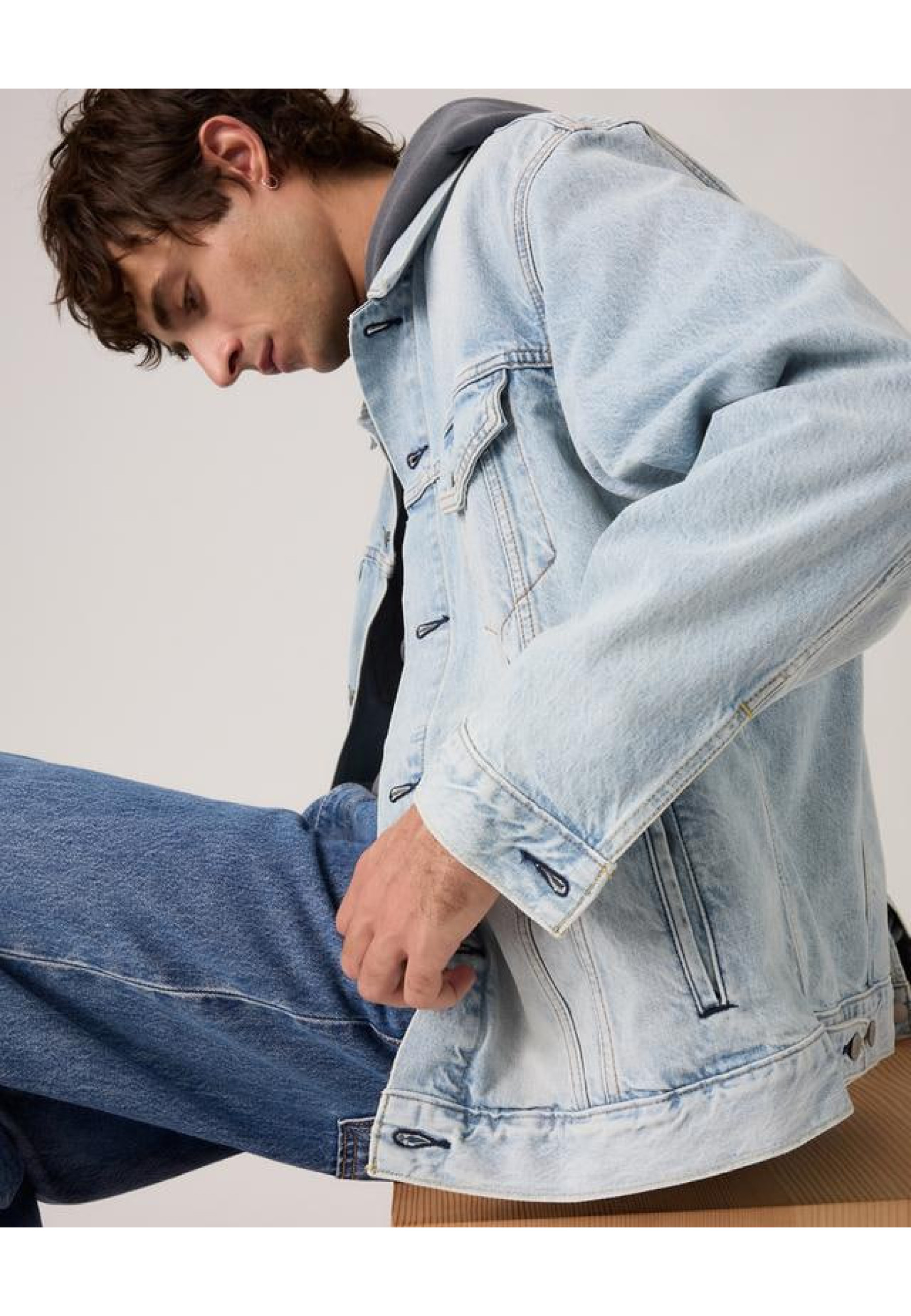 Levi's Relaxed Fit Trucker Jacket Into The Light Light Wash A57820112 men's denim jacket