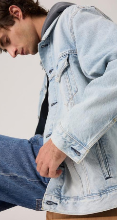Levi's Relaxed Fit Trucker Jacket Into The Light Light Wash