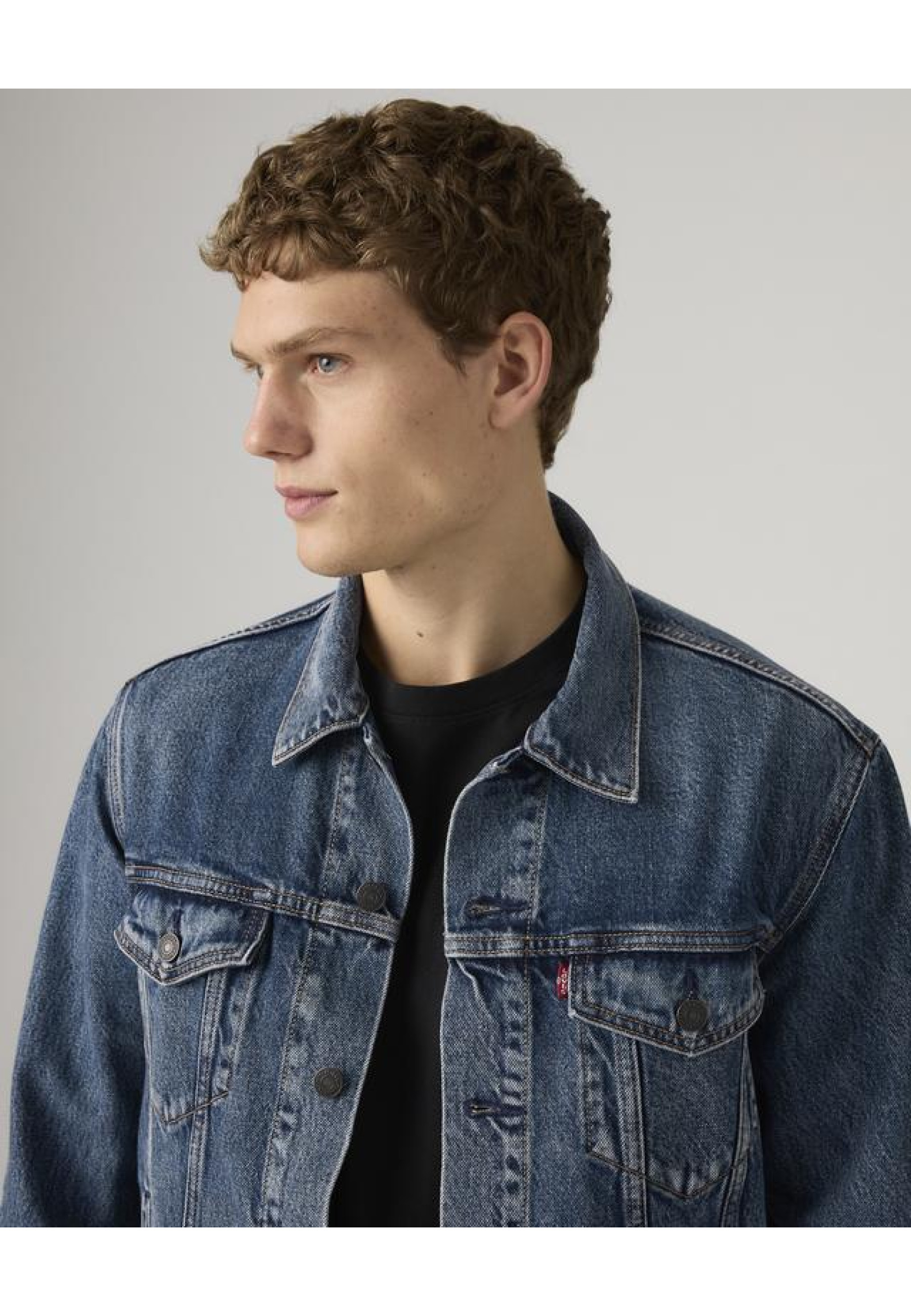 Men's Levi's Trucker Jacket Lombard Nights Dark Wash Style #723340795 in a city look with jeans