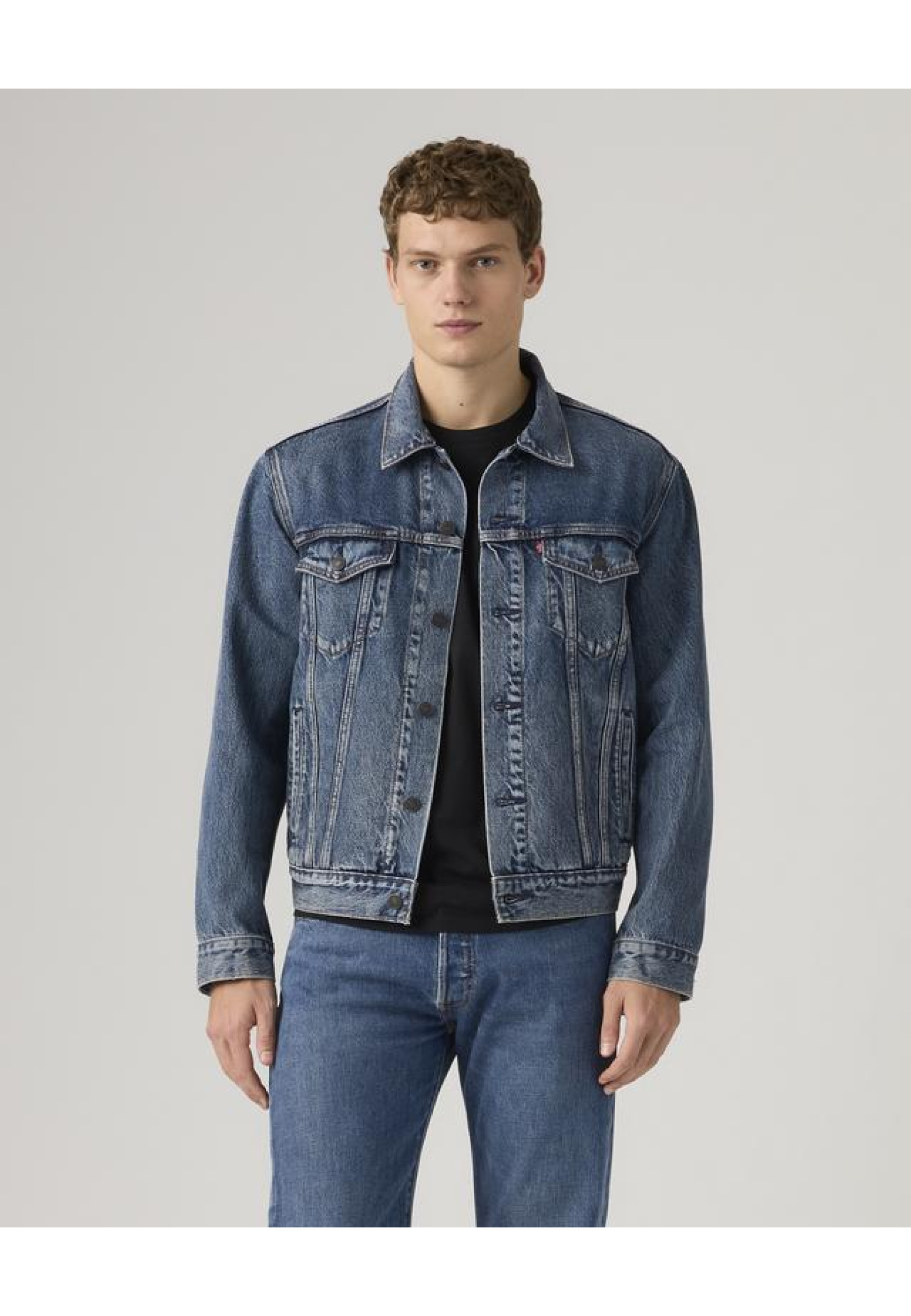 Men's Levi's Trucker Jacket Lombard Nights Dark Wash Style #723340795 in a city look with jeans