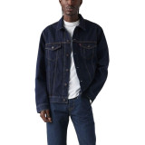 Чоловік у куртці Levi's Trucker Jacket Rinse Dark Wash з джинсами Levi's 550