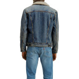 Образ з курткою Levi's Sherpa Trucker Jacket Mustard та джинсами на зимовій прогулянці 2026