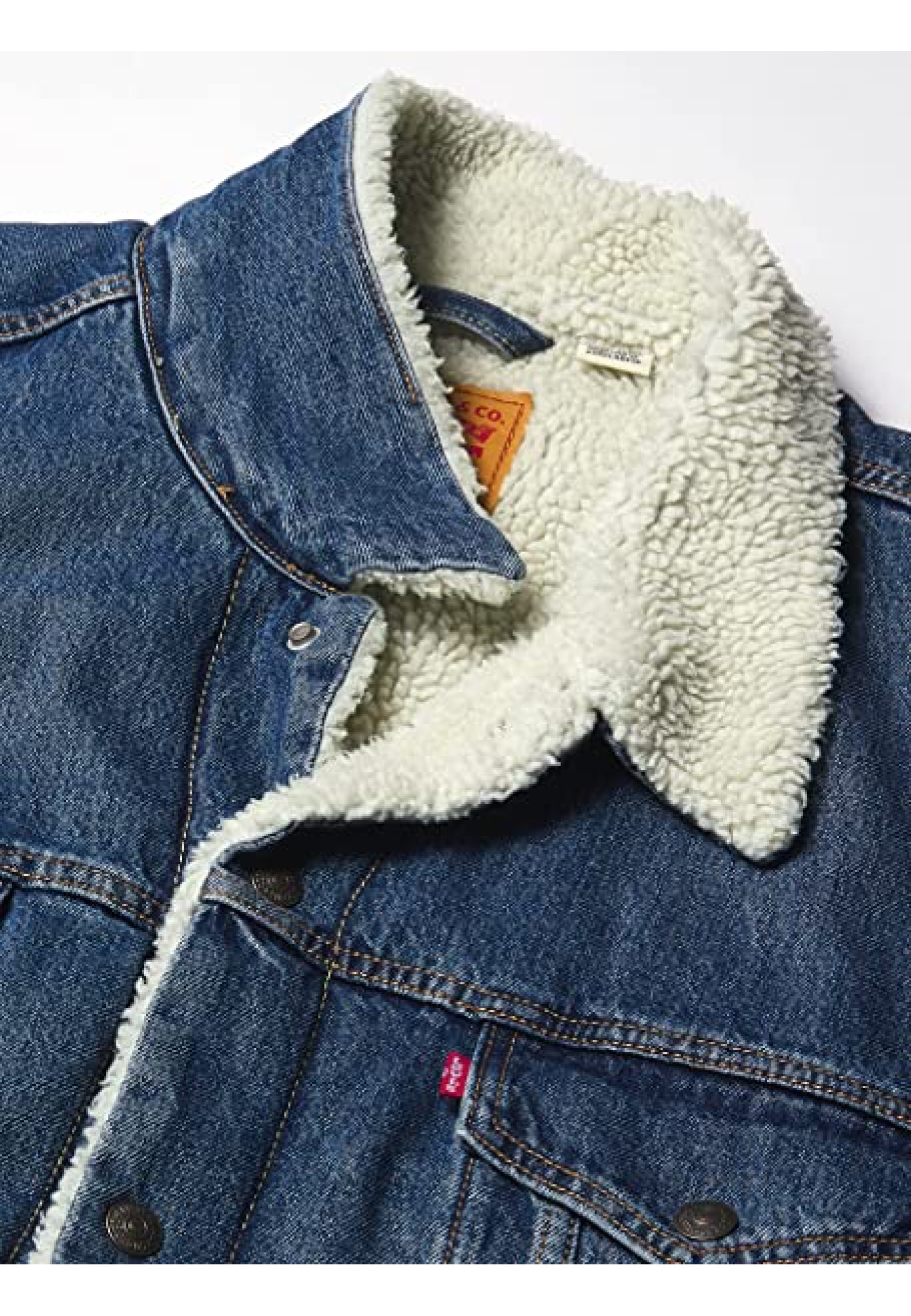 Образ з курткою Levi's Sherpa Trucker Jacket Mustard та джинсами на зимовій прогулянці 2026