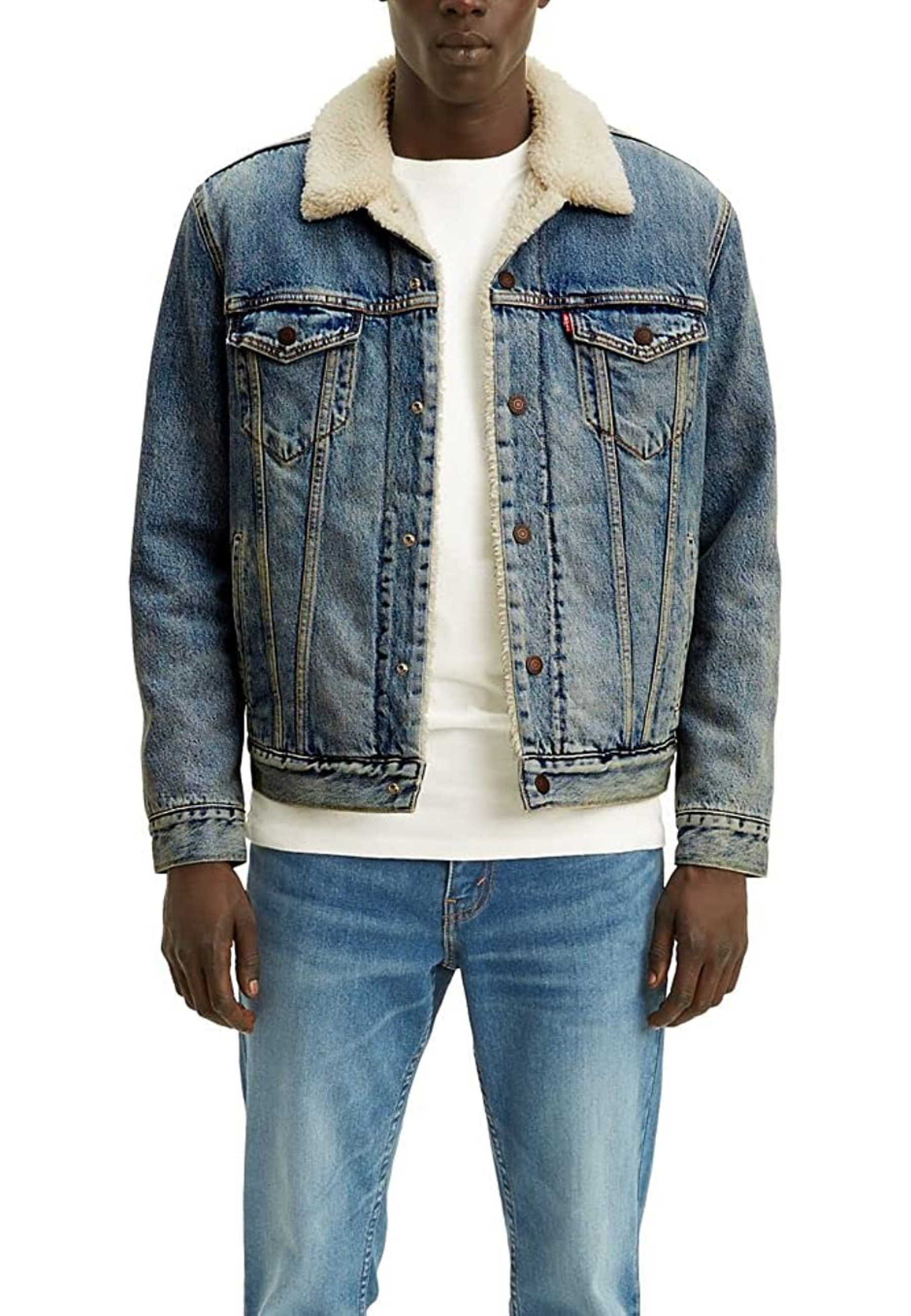 Образ з курткою Levi's Sherpa Trucker Jacket Mustard та джинсами на зимовій прогулянці 2026