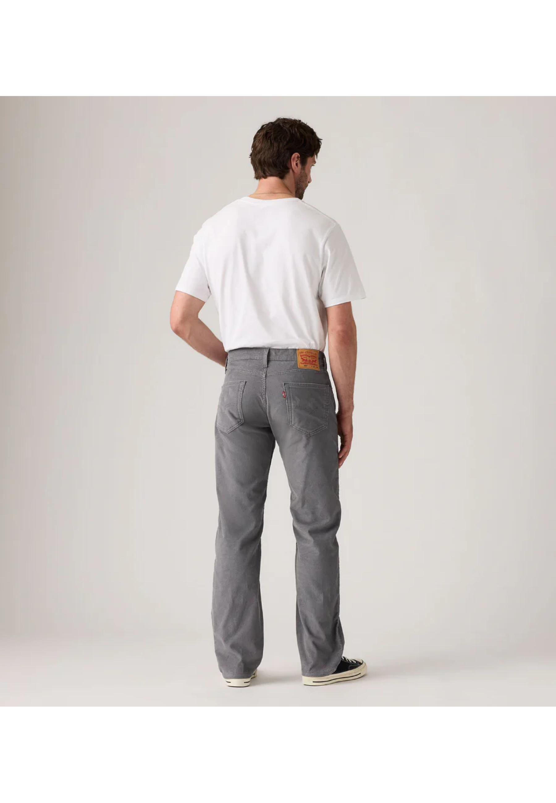 Образ з джинсами Levi’s 505 Regular Corduroy Smoked Pearl на осінній прогулянці 2026