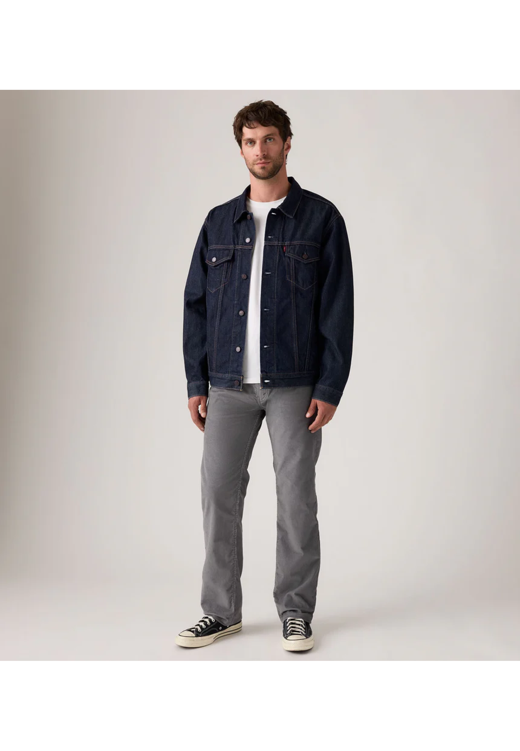 Образ з джинсами Levi’s 505 Regular Corduroy Smoked Pearl на осінній прогулянці 2026