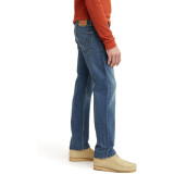 Чоловічі джинси Levi's 505 Regular Fit у кольорі Glowing Medium Indigo в повсякденному образі