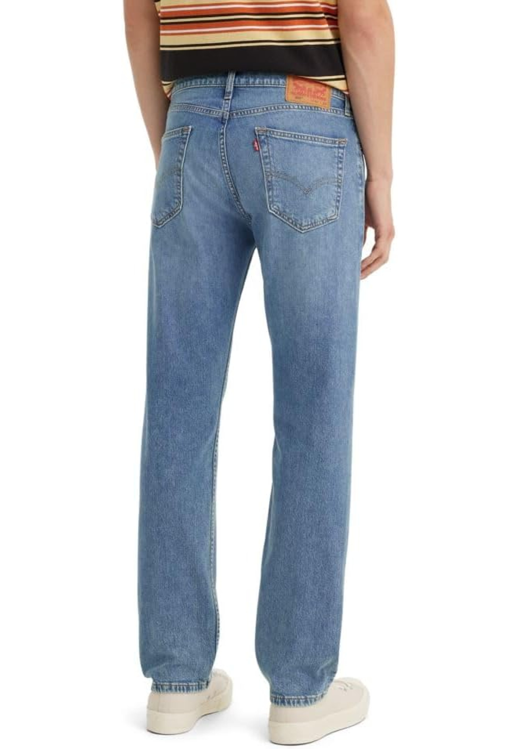 Чоловічі джинси Levi's 505 Regular Fit у кольорі Hats Off в повсякденному образі