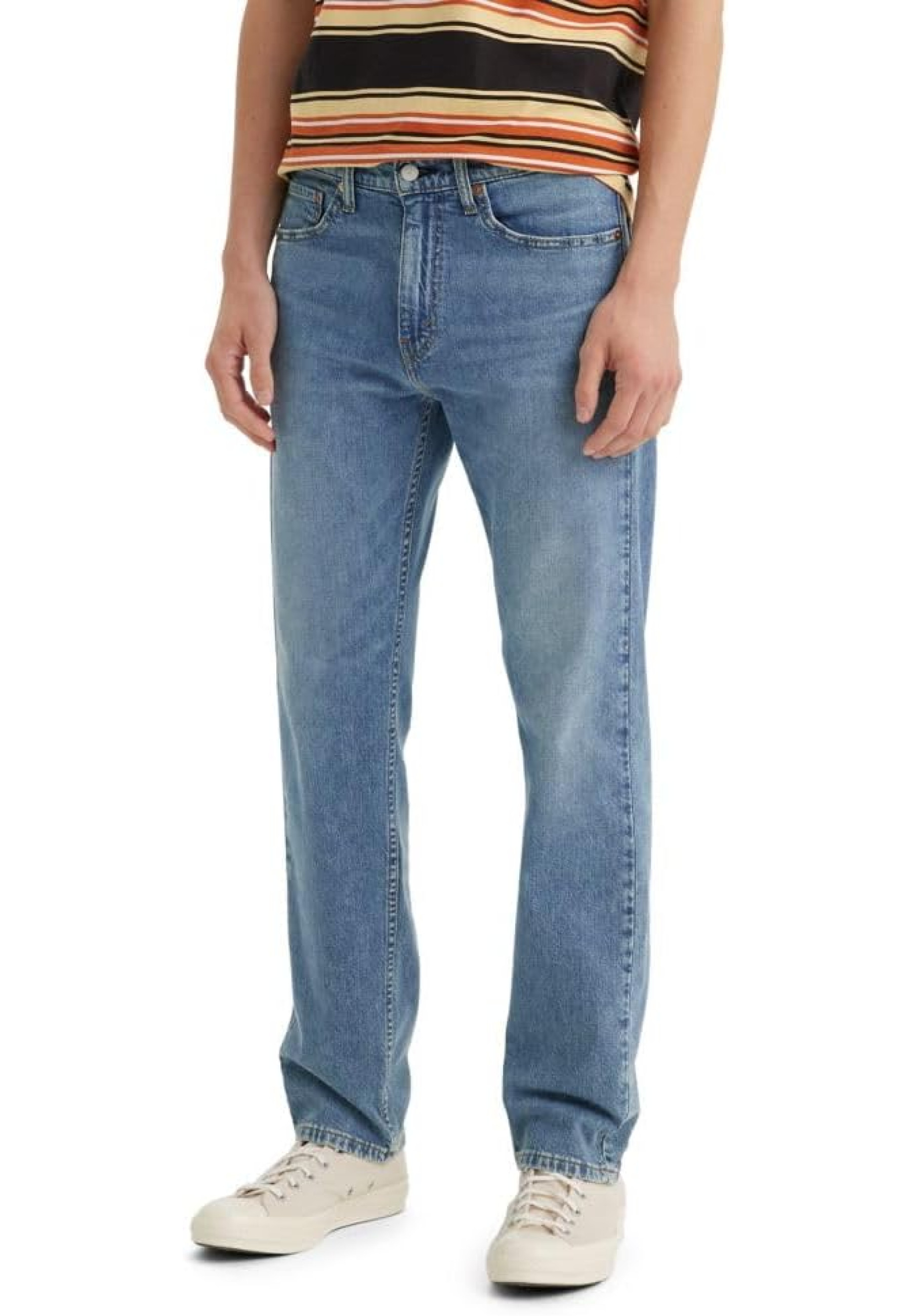 Чоловічі джинси Levi's 505 Regular Fit у кольорі Hats Off в повсякденному образі