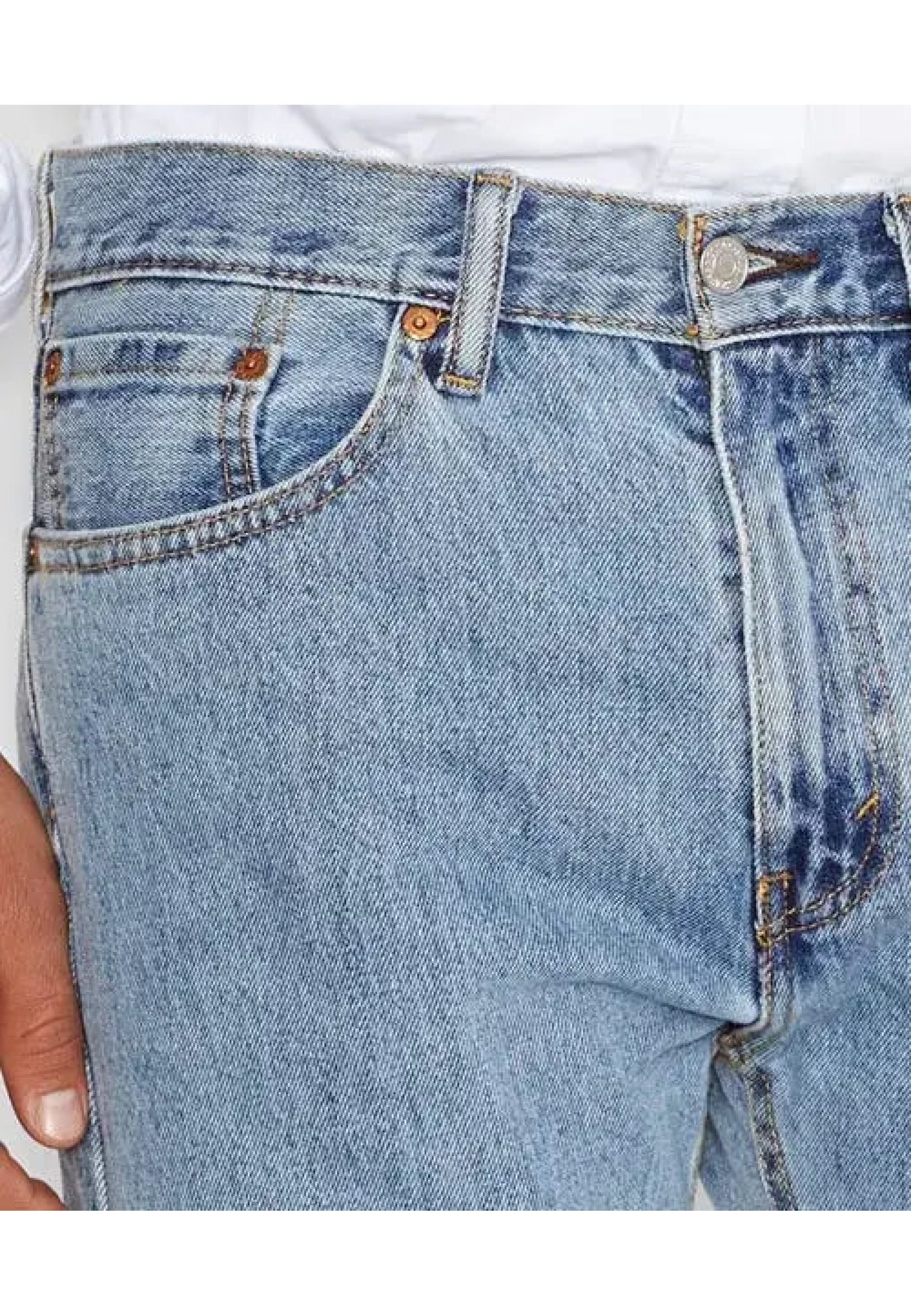 Джинси Levi's 505 Regular Fit Light Stonewash Style #00505-4834 у класичному чоловічому образі