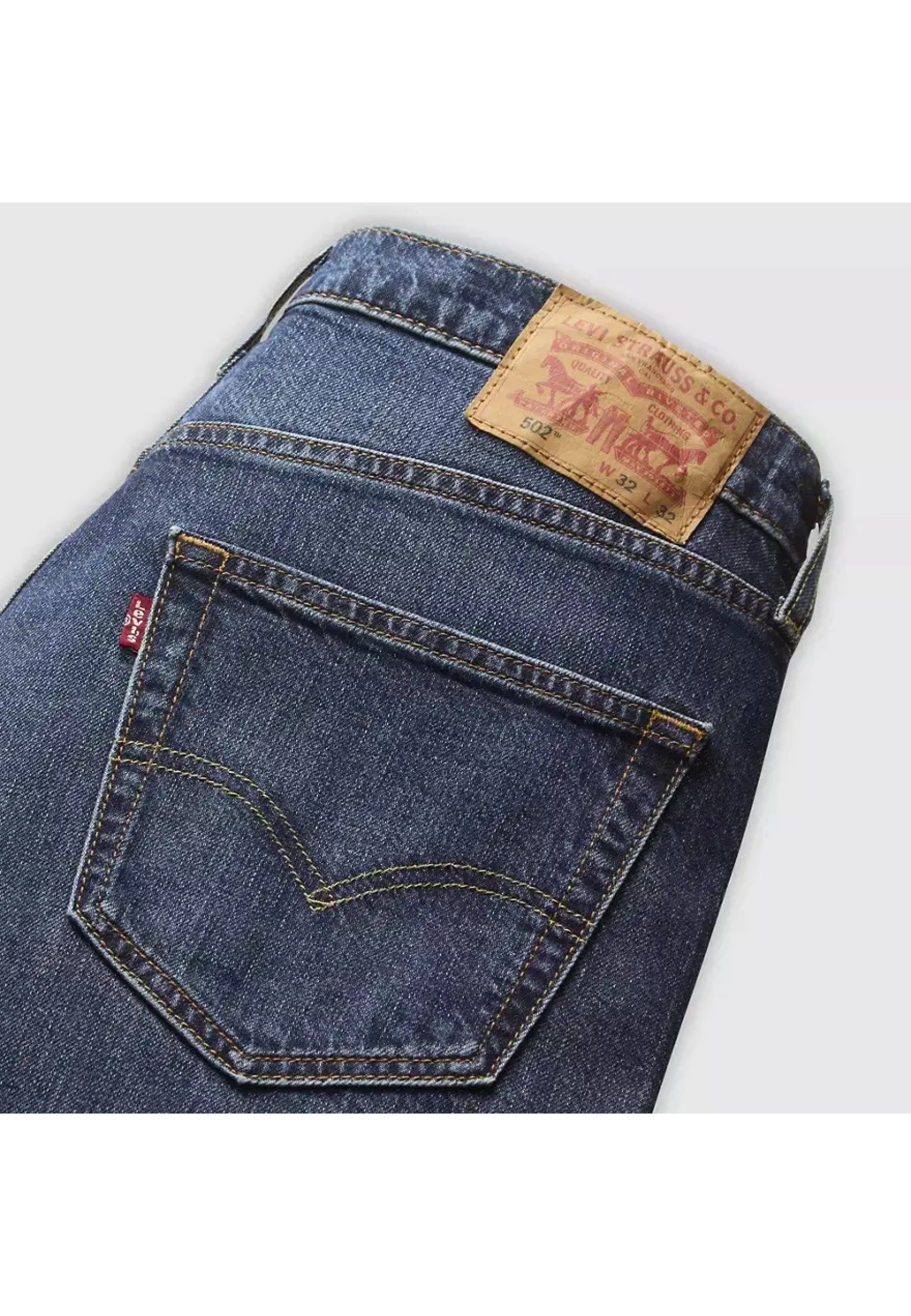 Чоловічі джинси Levi's 502 Taper Fit Blue Expanse у міському casual образі