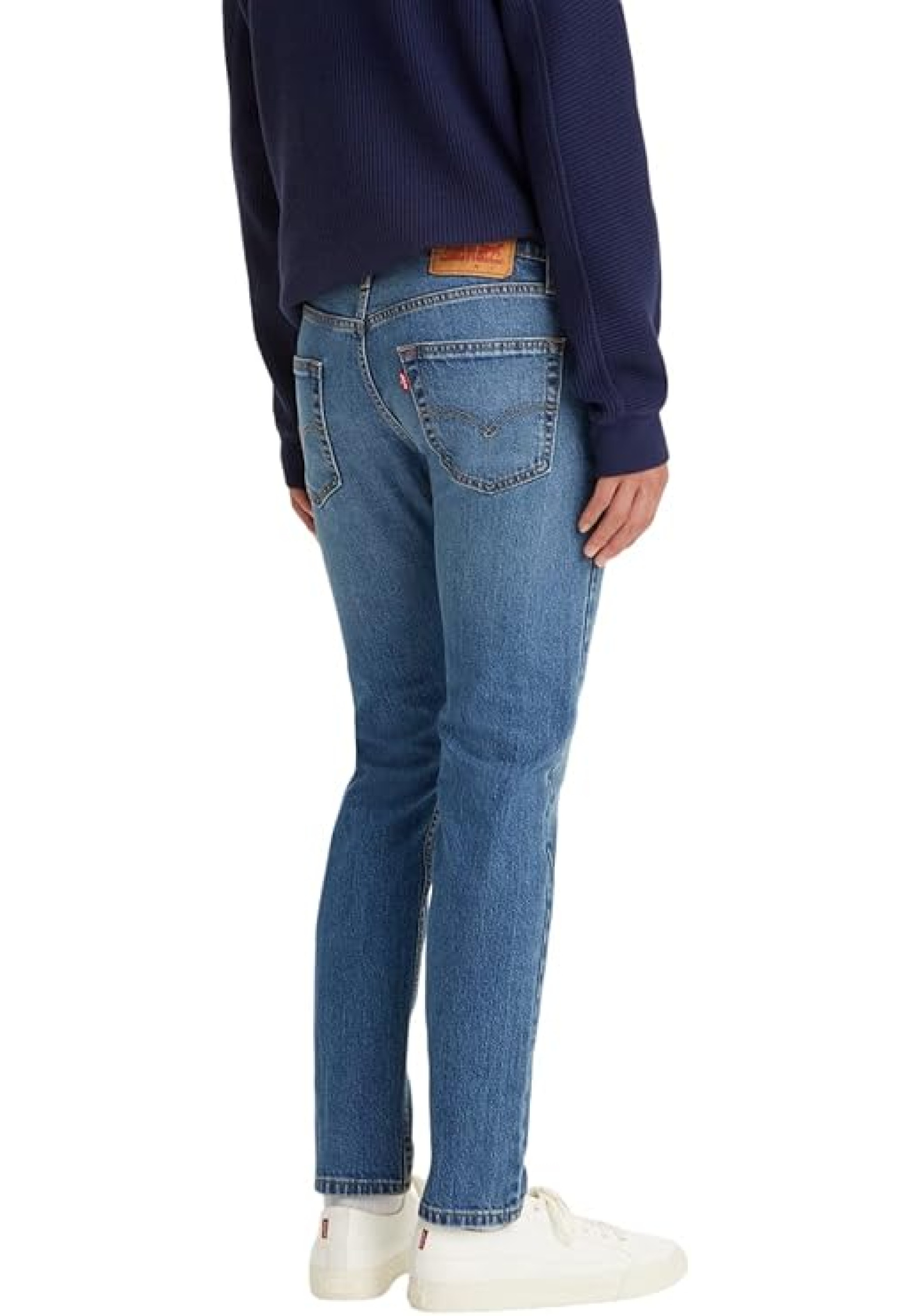 Мужские джинсы Levi's 502 Come Closer синего цвета на модели