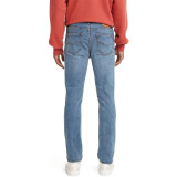 Чоловічі джинси Levi's 511 Fresh Blue яскраво-синього кольору на моделі