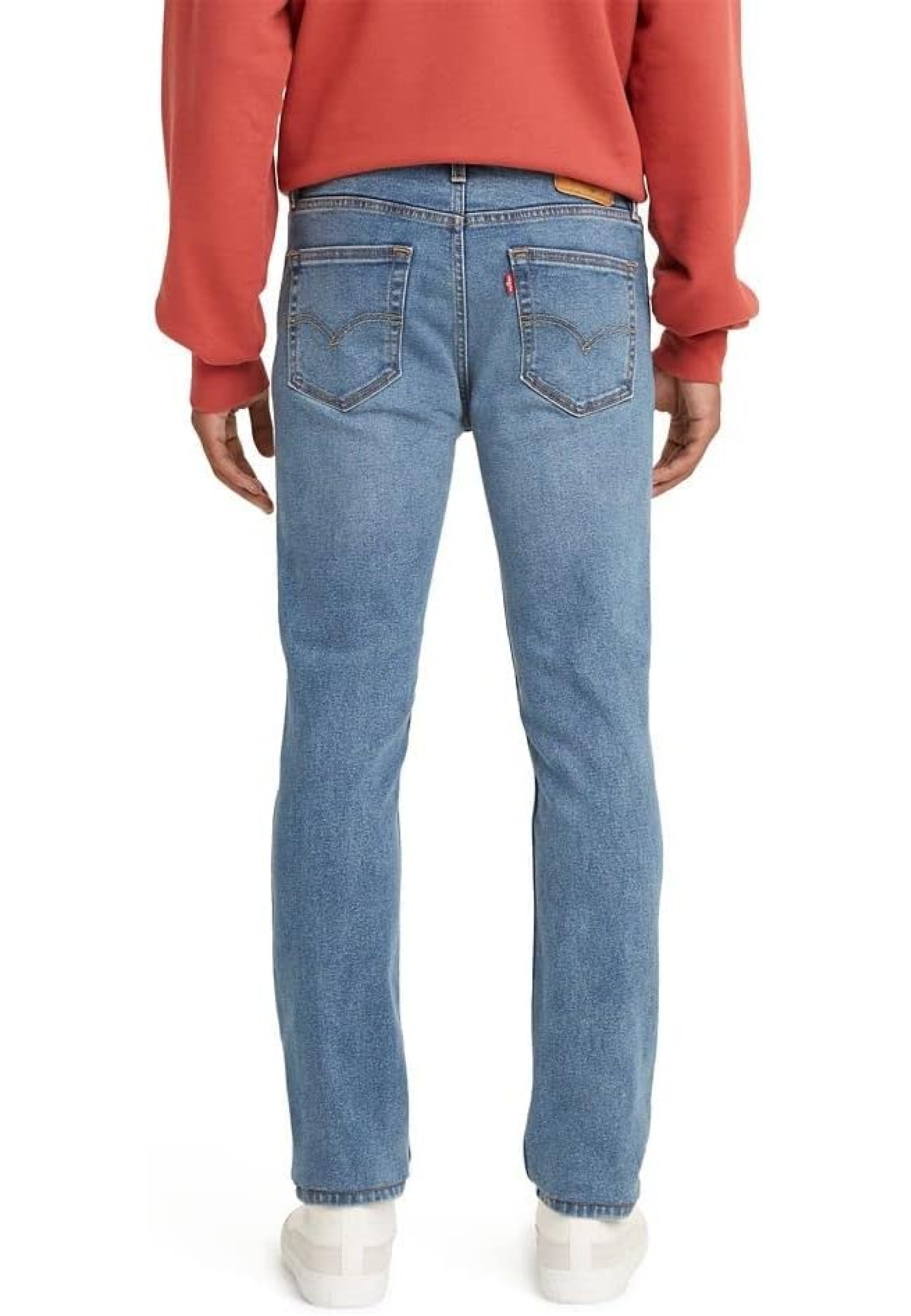 Чоловічі джинси Levi's 511 Fresh Blue яскраво-синього кольору на моделі