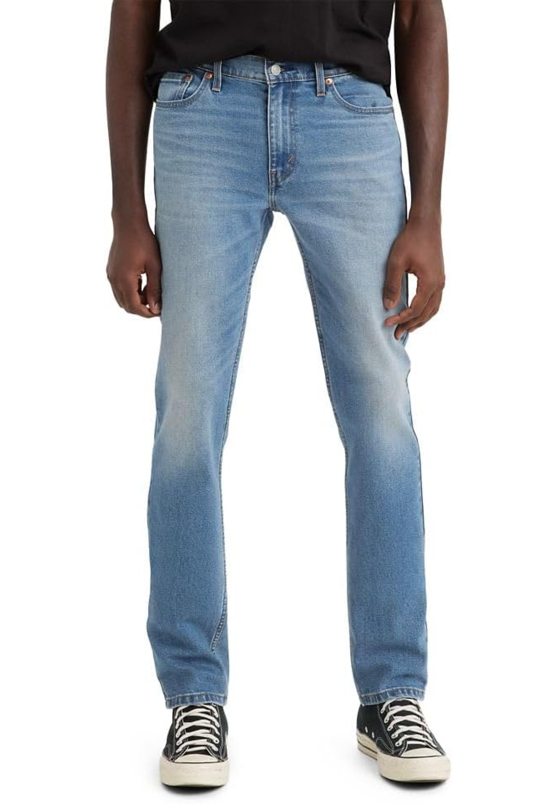 Чоловічі джинси Levi's 511 Always Adapt синього кольору з потертостями на моделі