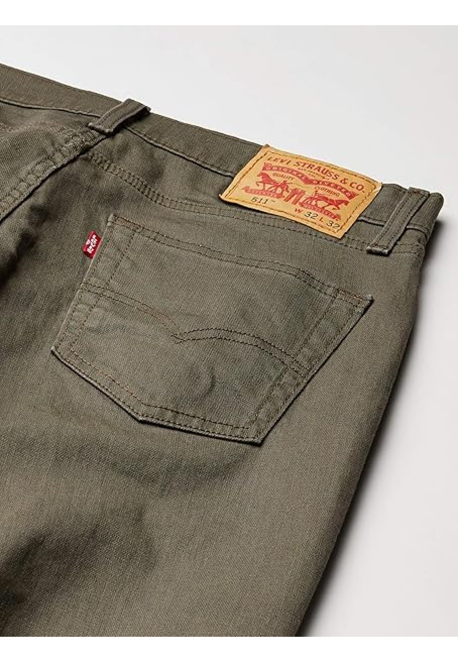 Образ з джинсами Levi's 511 Slim Fit Khaki 3D та кросівками для активного стилю 2026