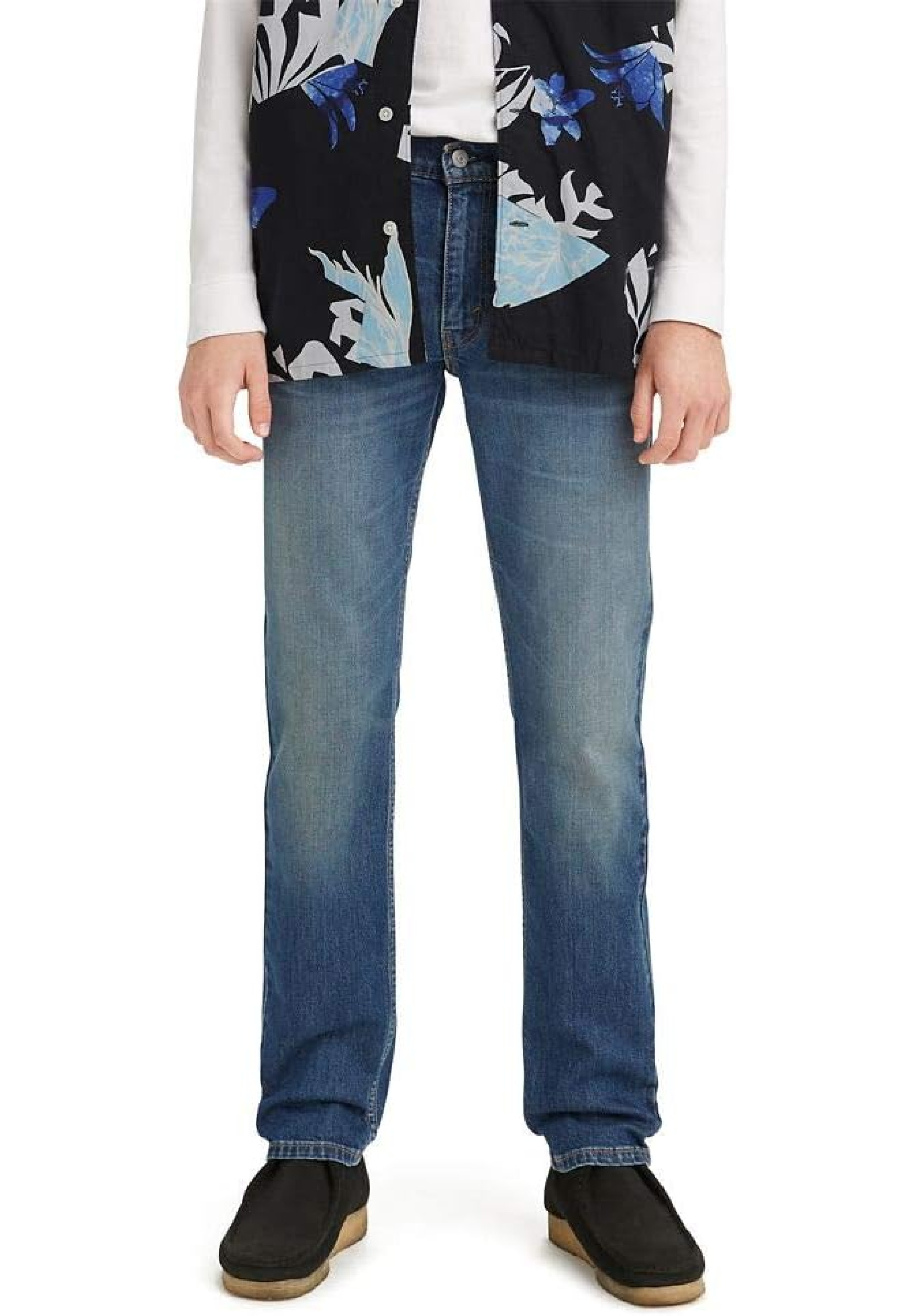 Образ з джинсами Levi's 511 Slim Fit Mother Load Medium Indigo та взуттям 2025