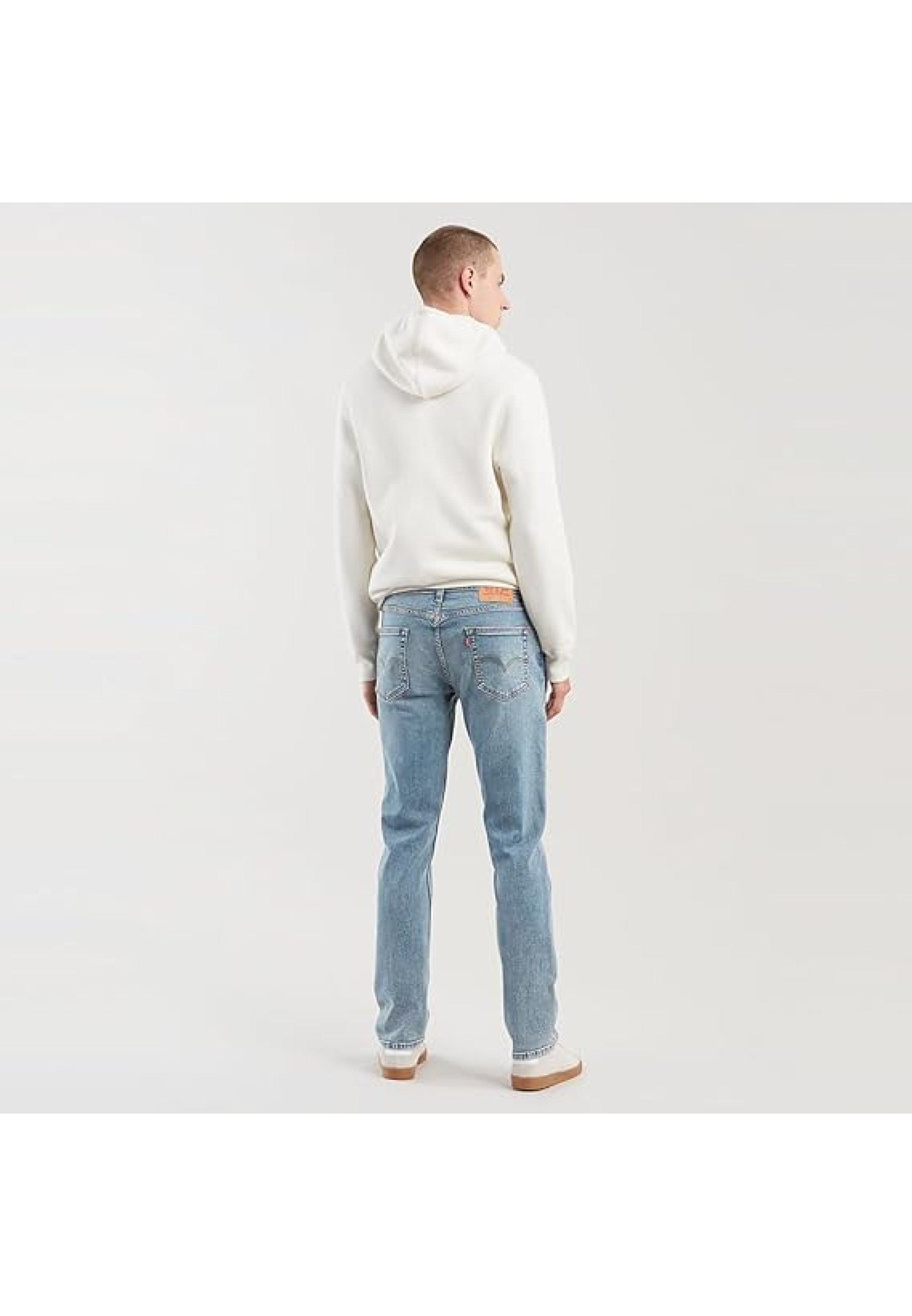 Outfit with Levi's 511 Slim Fit Pickles ADV on city walk 2026