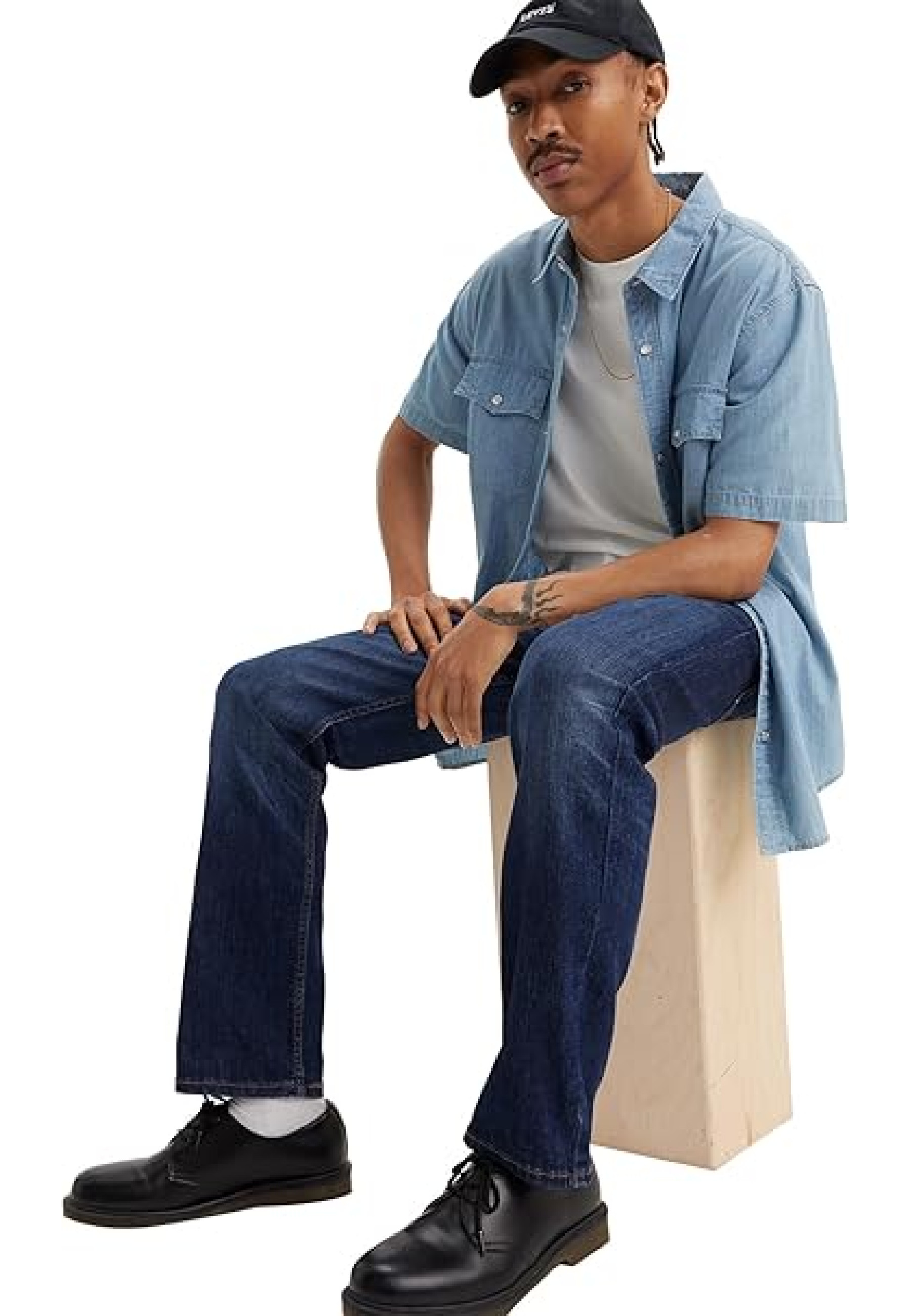 Casual outfit with Levi's 513 Slim Straight Jeans Tree Topper and stylish shoes 2025