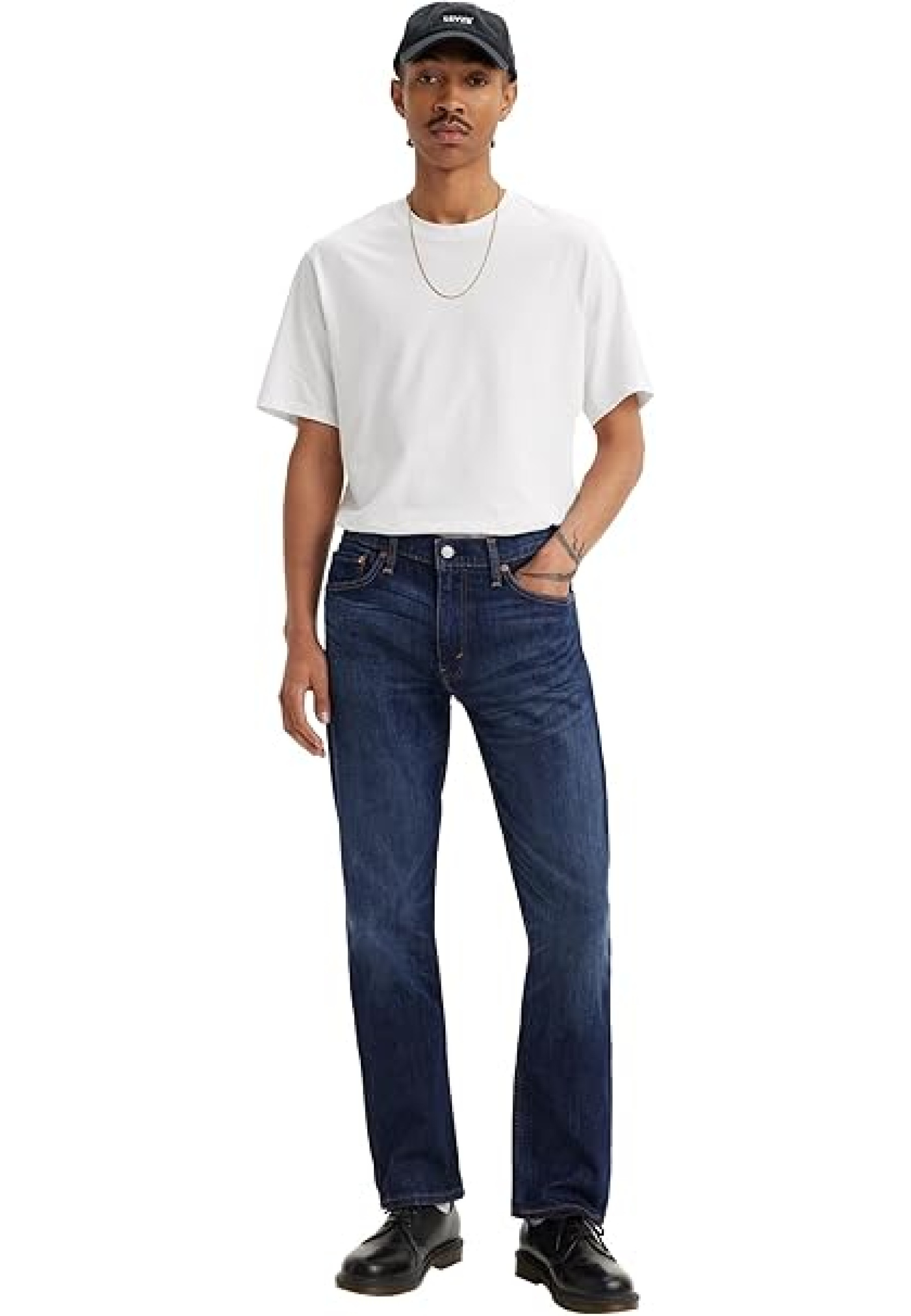 Casual outfit with Levi's 513 Slim Straight Jeans Tree Topper and stylish shoes 2025