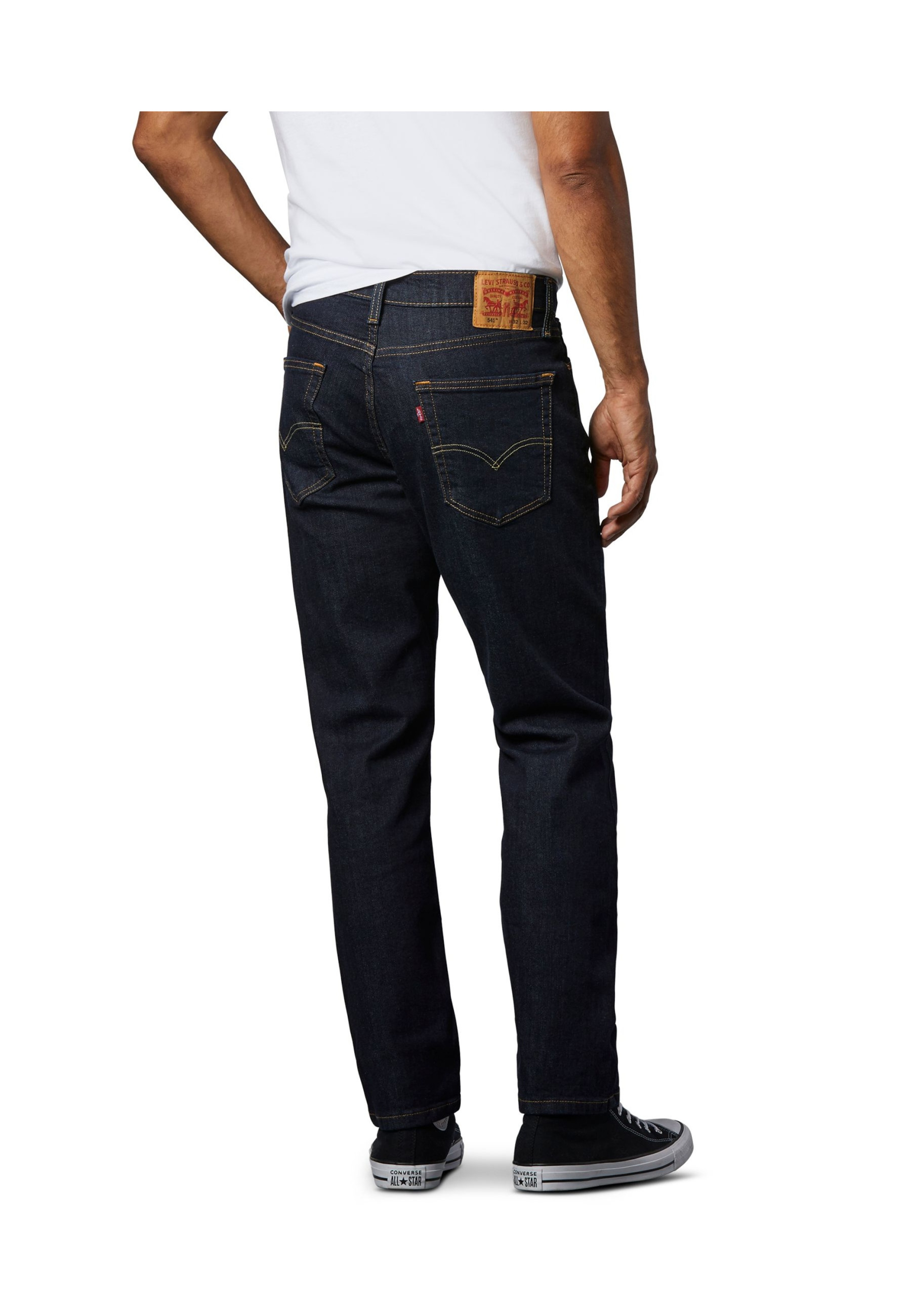 Образ з джинсами Levi's 541 Athletic Taper Cleaner Dark Wash та кросівками Merrell 2026