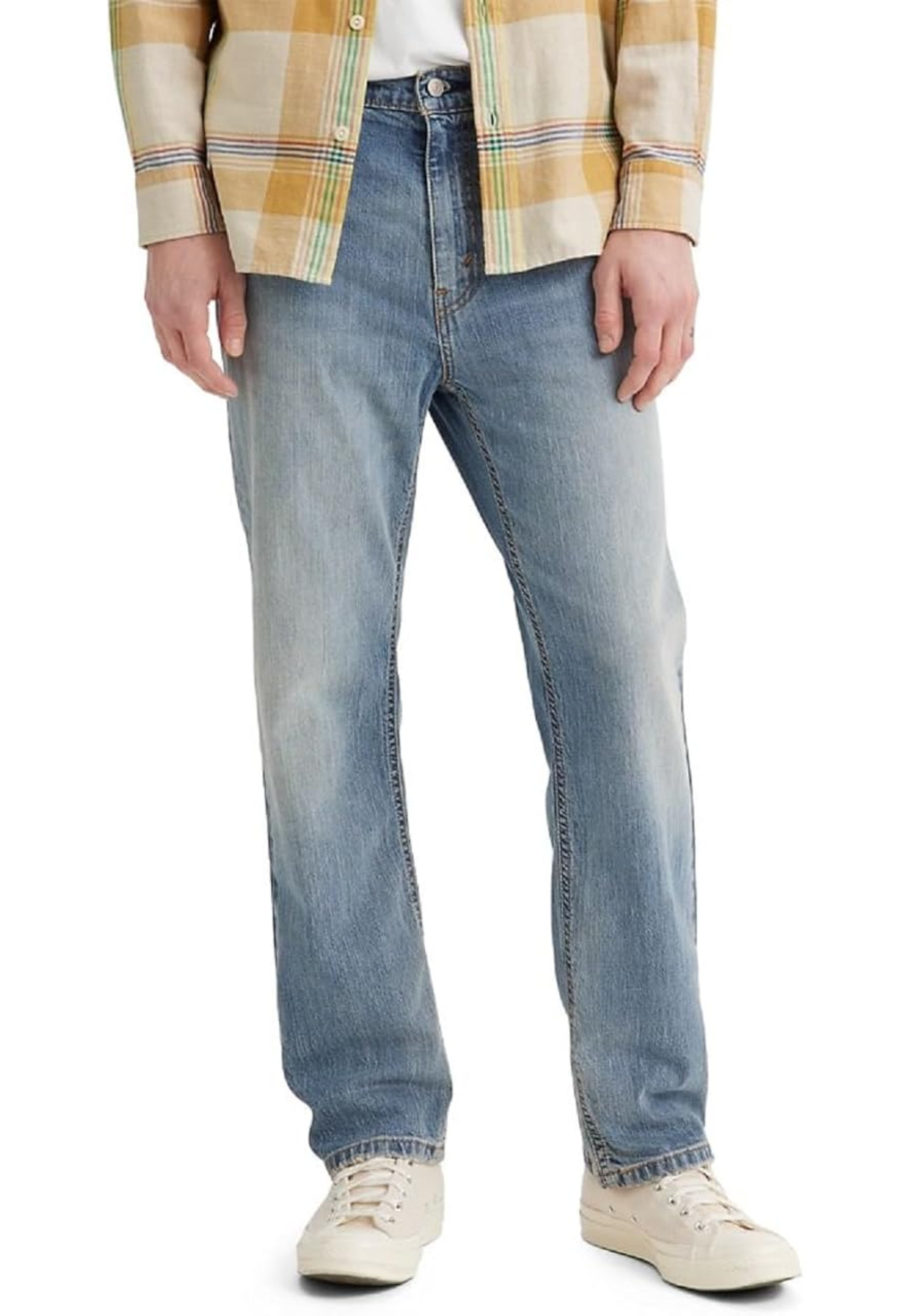 Чоловічі джинси Levi's 541 Never Give You Up синього кольору на моделі