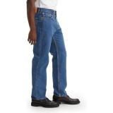 Образ с джинсами Levi's 550 Relaxed Fit Medium Stonewash и обувью 2025