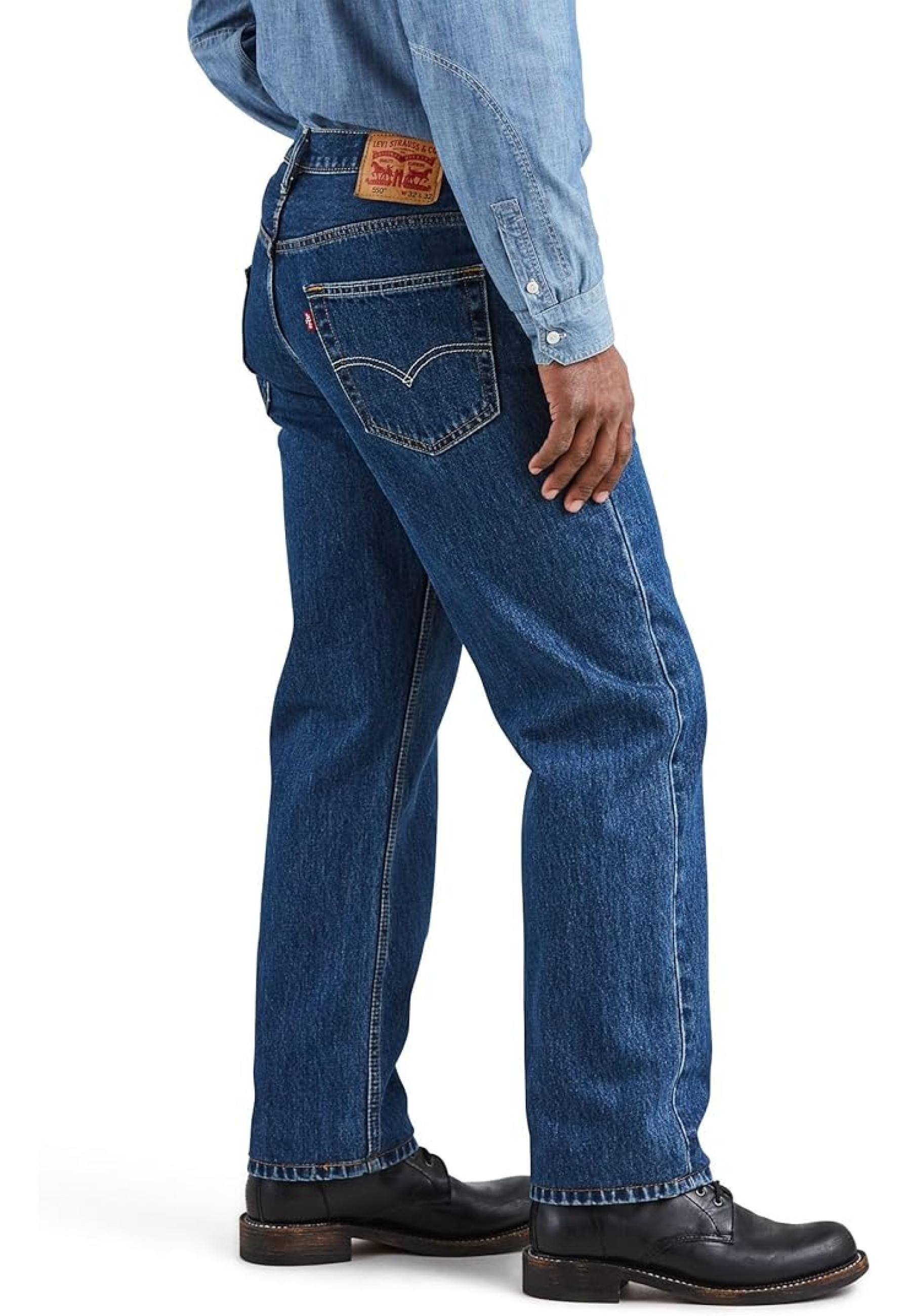 Чоловічі джинси Levi's 550 Relaxed Fit Dark Stonewash у повсякденному образі