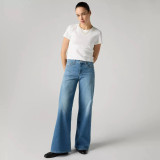 Жіночі джинси Levi's 318 Shaping Wide Leg Cool Satisfaction Style #001PZ0015 у повсякденному образі