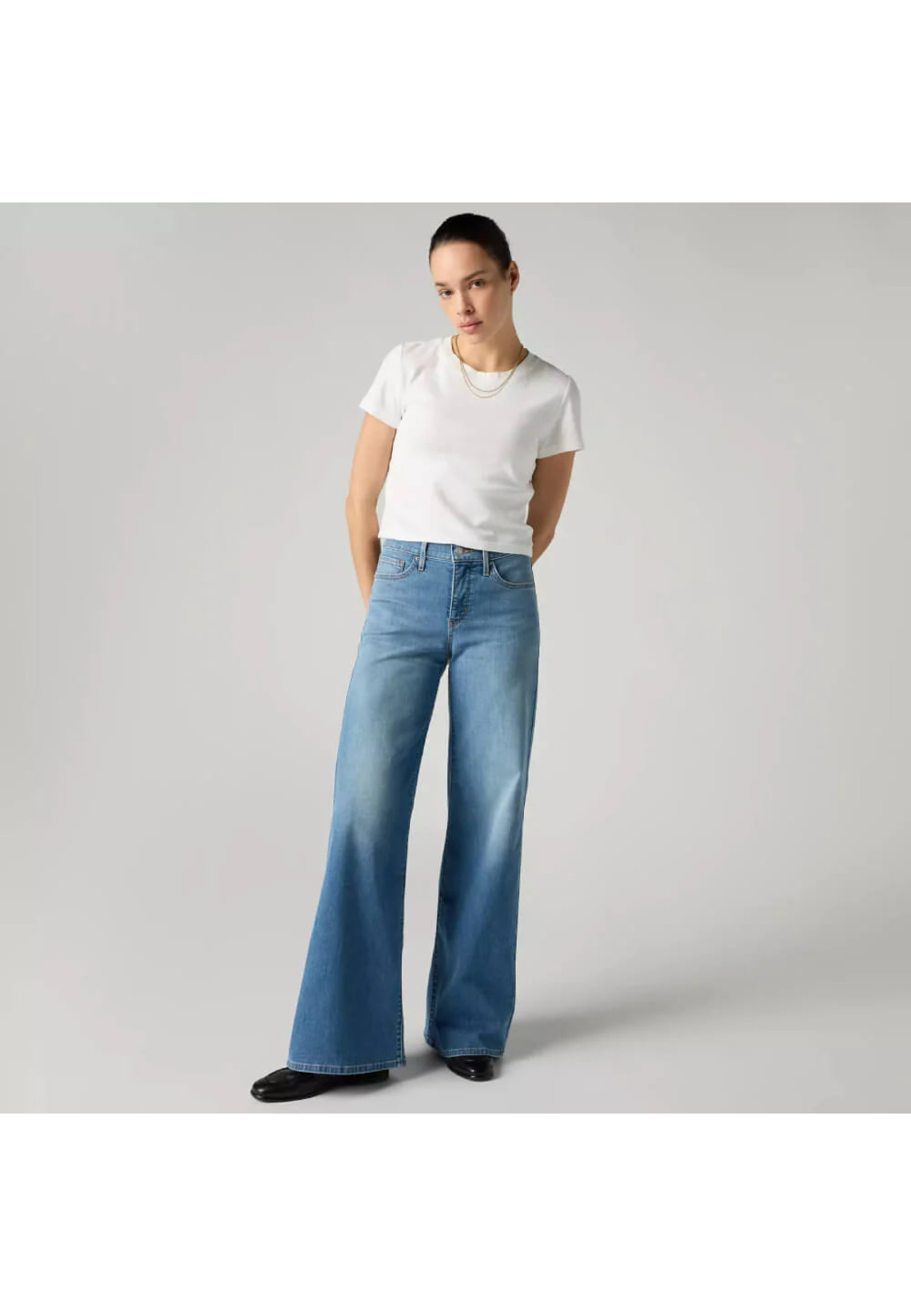 Жіночі джинси Levi's 318 Shaping Wide Leg Cool Satisfaction Style #001PZ0015 у повсякденному образі