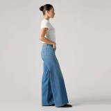 Жіночі джинси Levi's 318 Shaping Wide Leg Cool Satisfaction Style #001PZ0015 у повсякденному образі