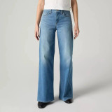 Жіночі джинси Levi's 318 Shaping Wide Leg Cool Satisfaction Style #001PZ0015 у повсякденному образі