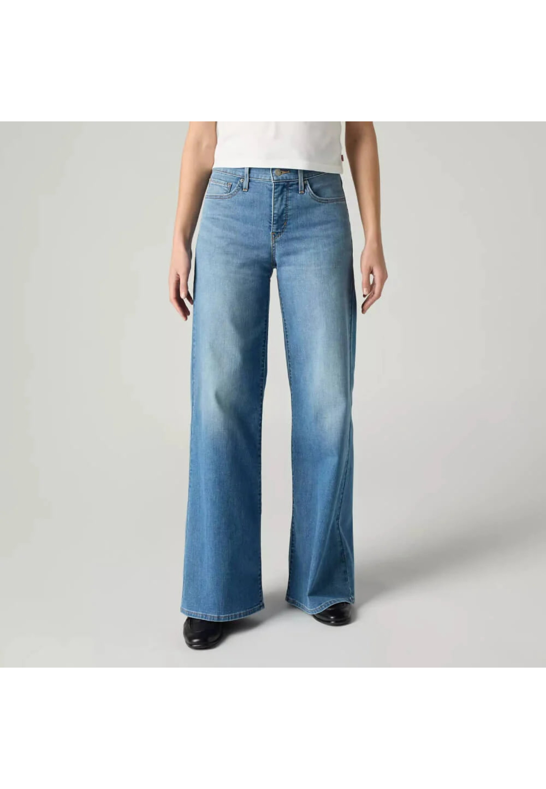 Жіночі джинси Levi's 318 Shaping Wide Leg Cool Satisfaction Style #001PZ0015 у повсякденному образі