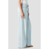 Жіночі джинси Levi's XL Baggy Straight Linen+ Denim Luxury Trip у повсякденному образі з oversize крою