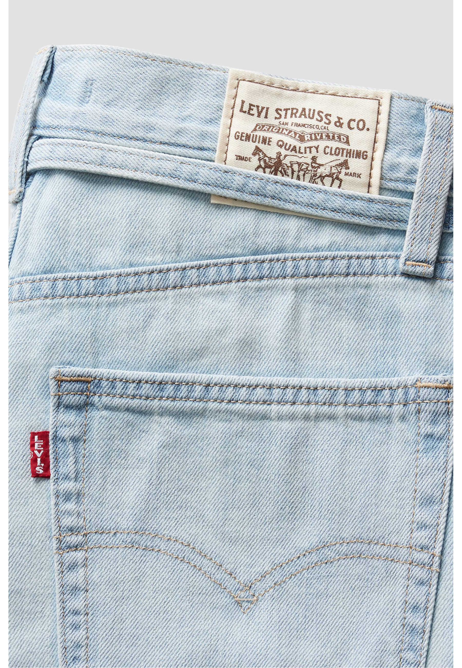 Жіночі джинси Levi's XL Baggy Straight Linen+ Denim Luxury Trip у повсякденному образі з oversize крою