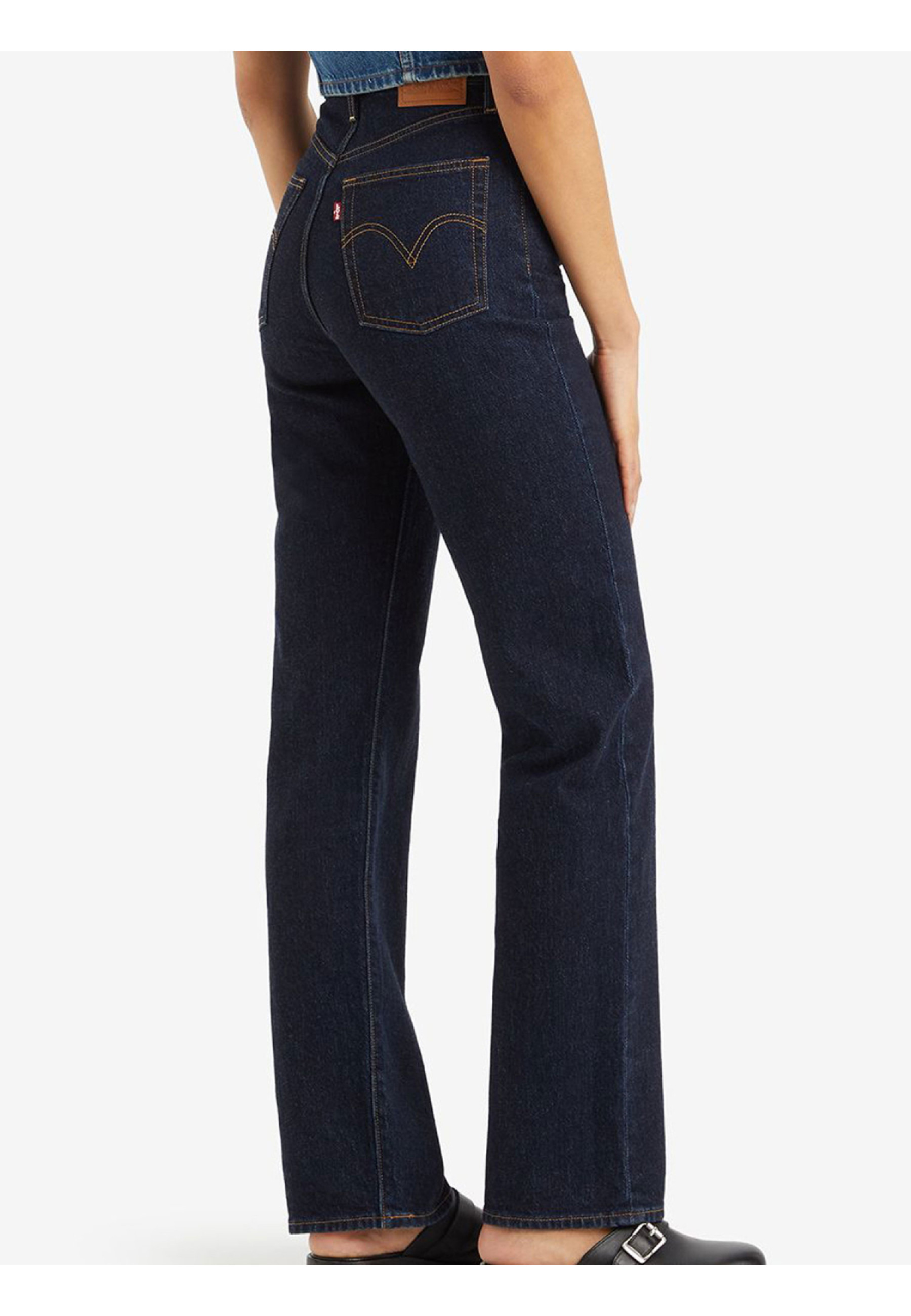 Образ з жіночими джинсами Levi's Low Pro Reign Of The Rinse Dark Wash 2026