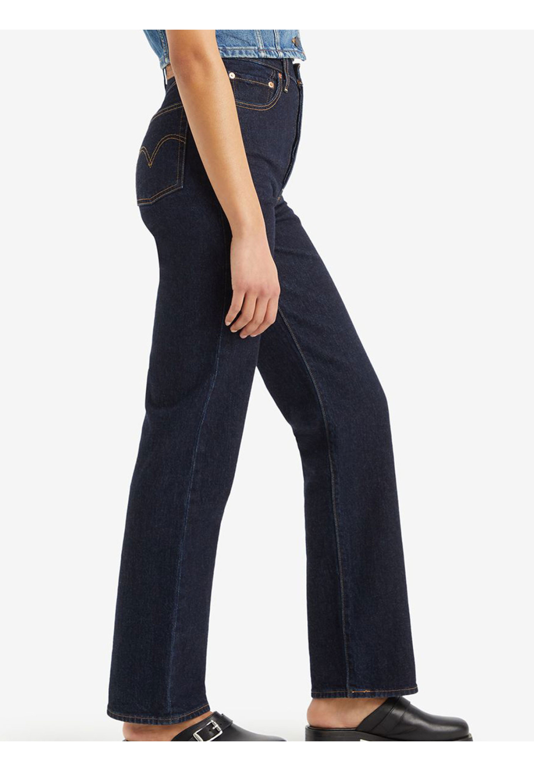 Образ з жіночими джинсами Levi's Low Pro Reign Of The Rinse Dark Wash 2026