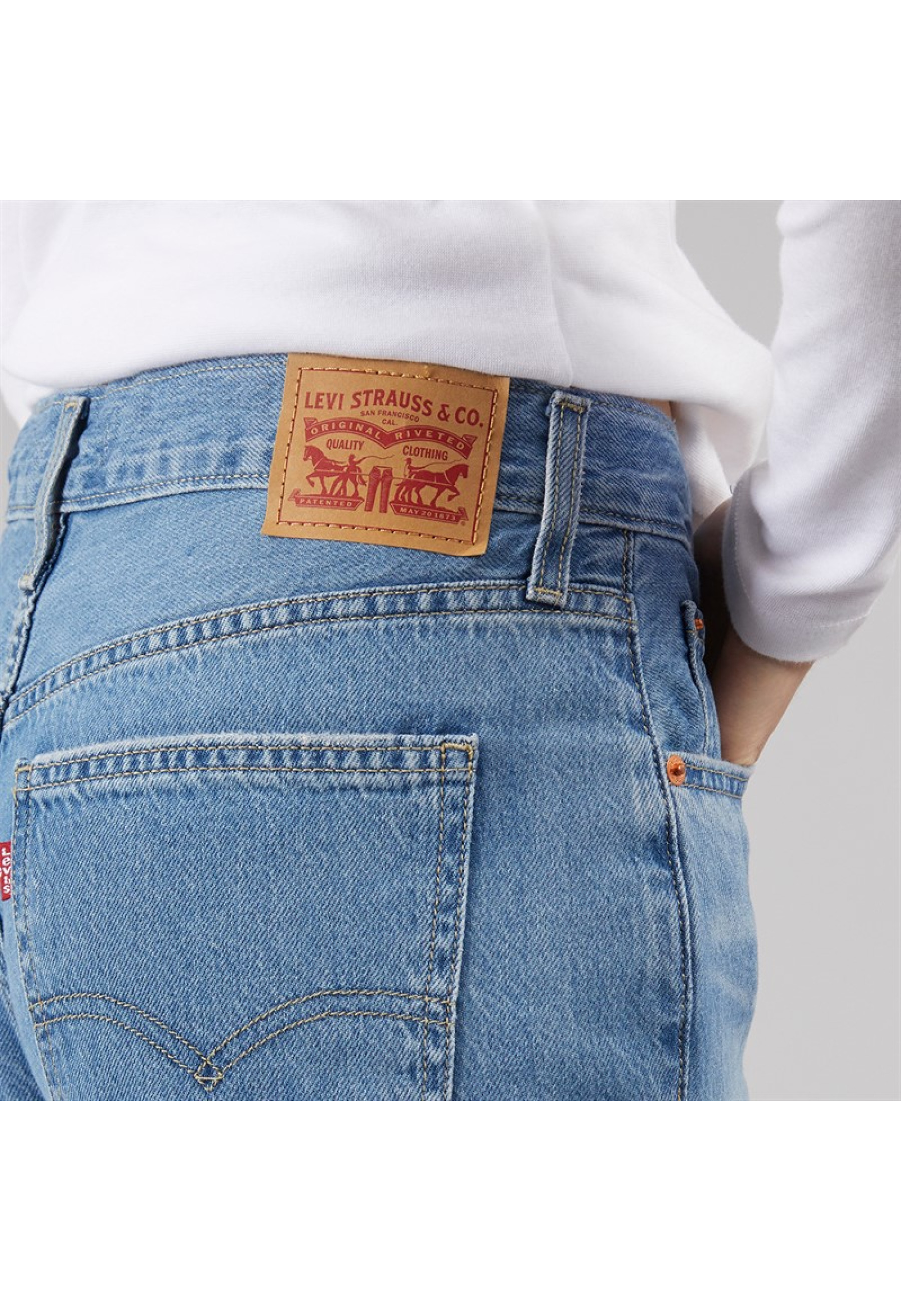 Образ з джинсами Levi's Low Pro Lightweight Rough Diamond та топом для casual стилю 2026