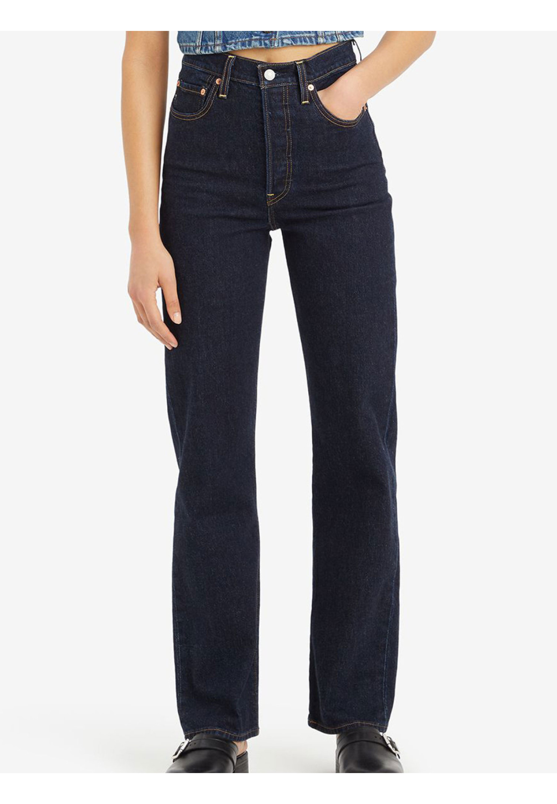 Образ з жіночими джинсами Levi's Low Pro Reign Of The Rinse Dark Wash 2026