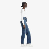Жіночі штани Levi's Ribcage Straight Ankle Dial Up Style #726930206 у повсякденному образі з топом