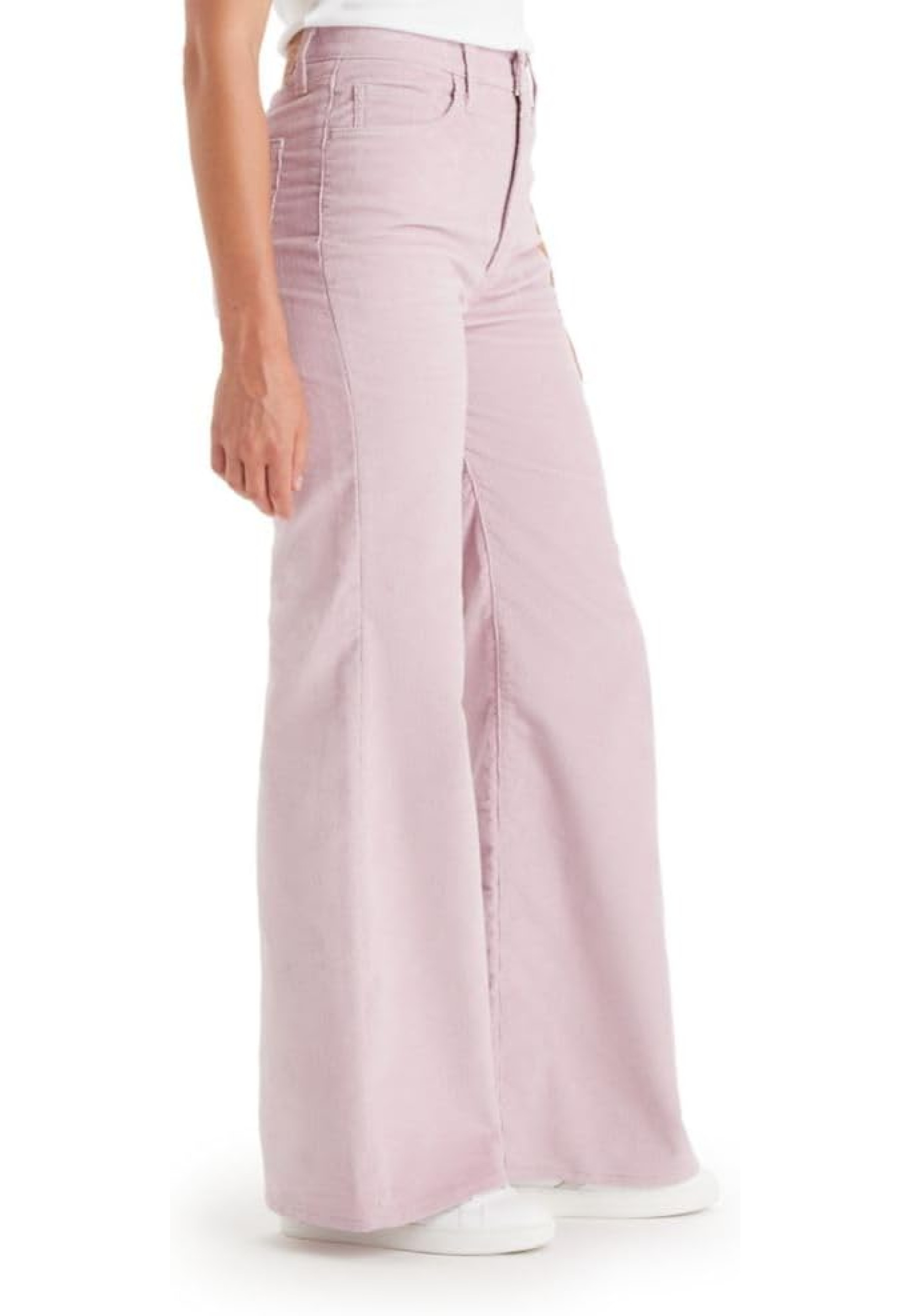 Жіночі джинси Levi's Ribcage Bell Keepsake Lilac Purple у повсякденному луці з топом та кросівками