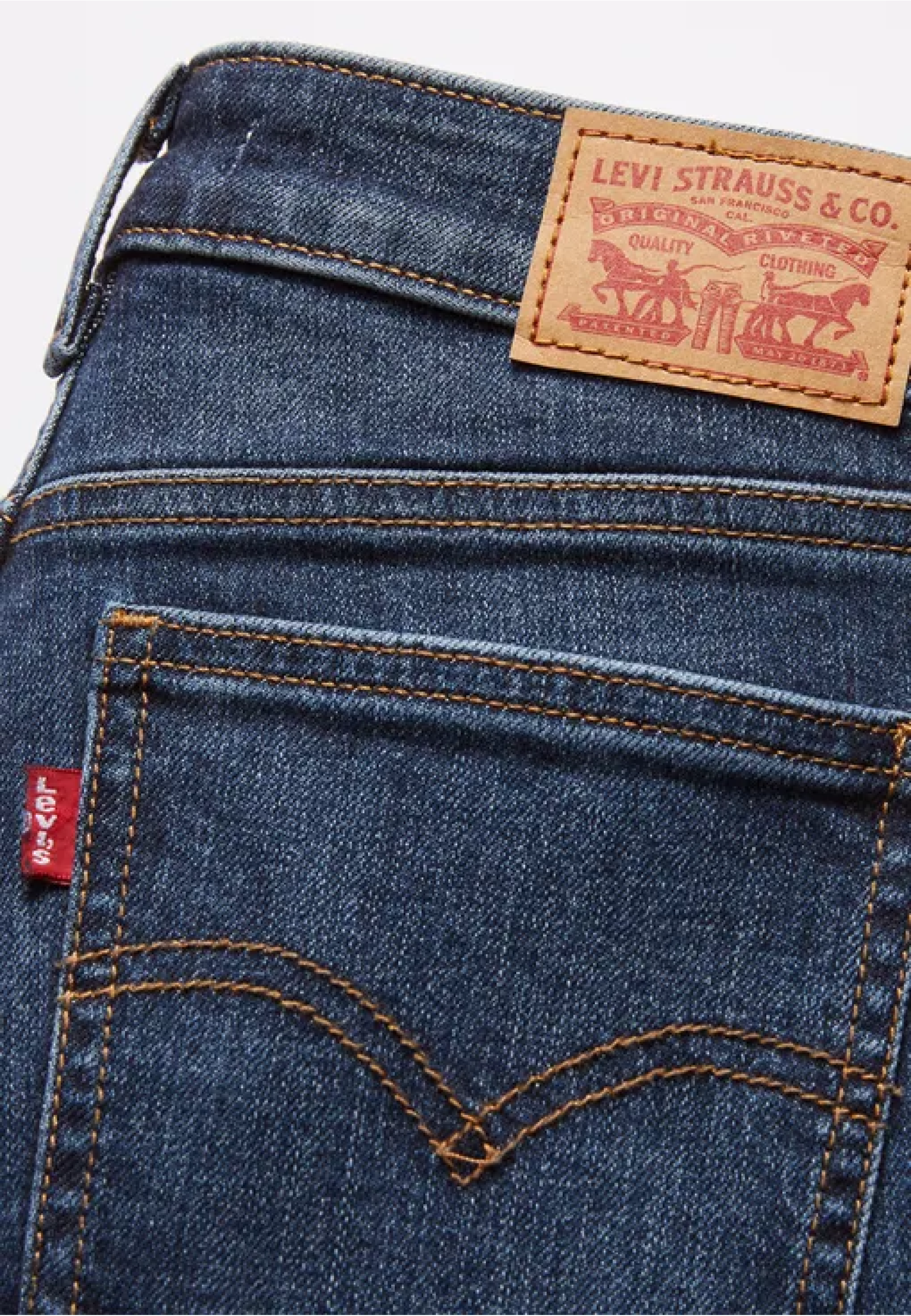 Образ з жіночими джинсами Levi's Superlow Bootcut The Last Straw Dark Wash та взуттям 2026