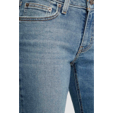 Жіночі джинси Levi's Superlow Bootcut Medium Wash у повсякденному образі з чоботами