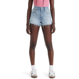 Жіночі шорти Levi's 501 Original Shorts у кольорі Micro Vibes з топом і кросівками у літньому образі 2026